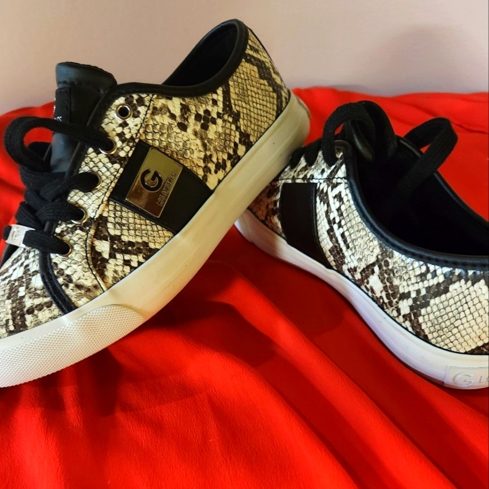 New G by Guess Women's Black Snakeskin